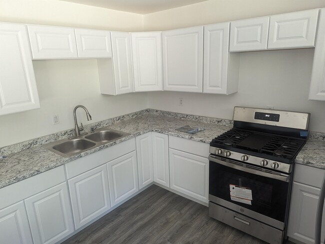 Photo - 6 Southwood Ct