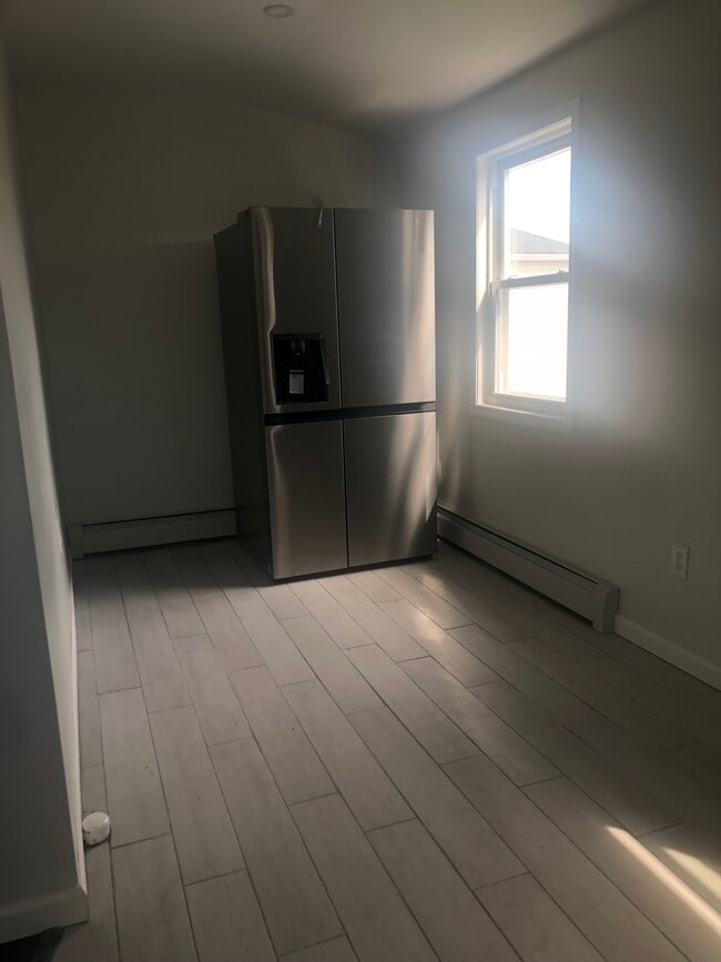 Kitchen - 14151 182nd St Unit 2