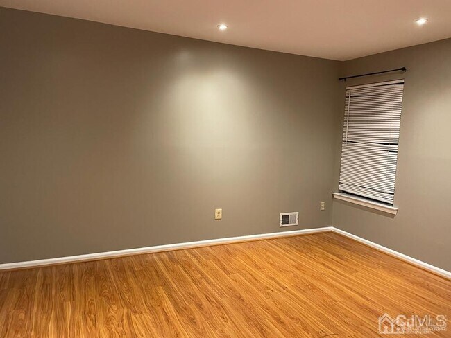 Photo - 1003 Woodbridge Commons Way