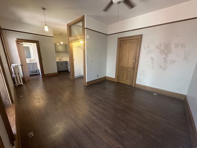 Spacious Updated Apartment Home in Vintage... - Spacious Updated Apartment Home in Vintage... Unit C