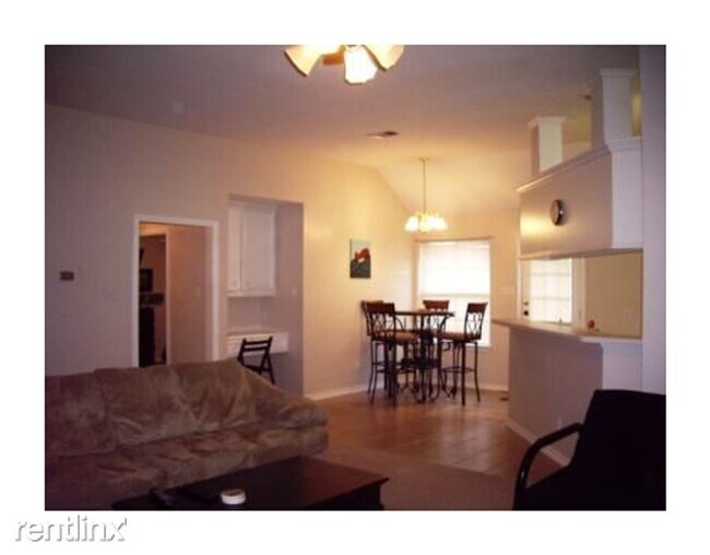 Photo - Spacious 3/2 duplex in great location