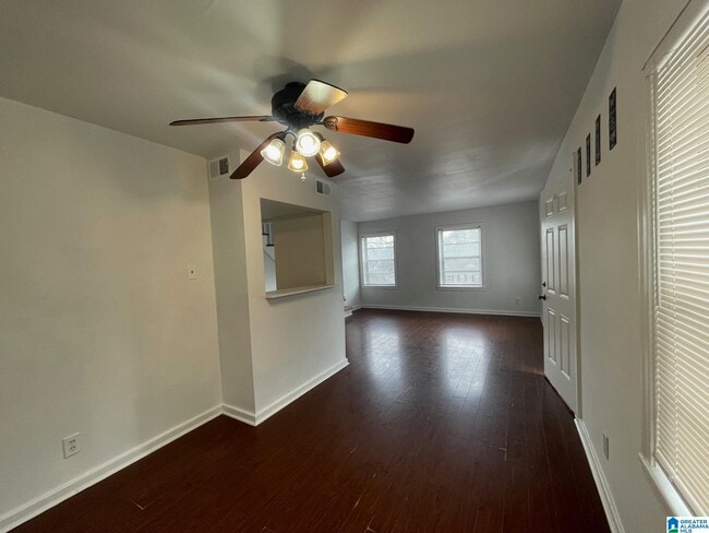 Building Photo - 1740 Valley Ave Unit A