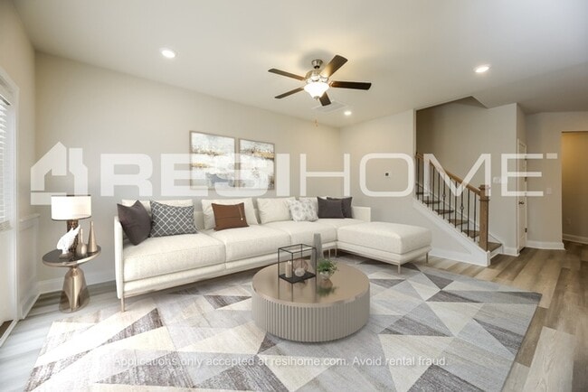 203 Aurora Ln