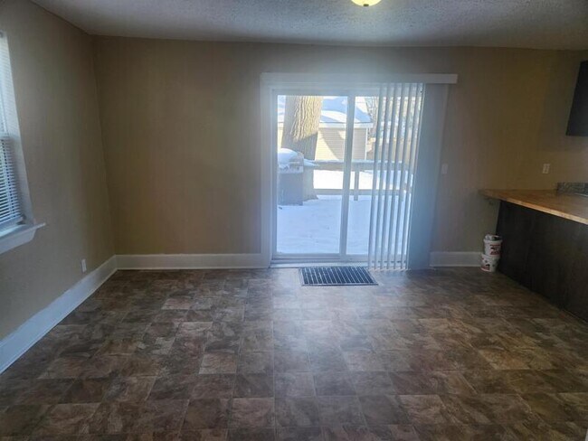 Photo - 801 N Gladstone Ave