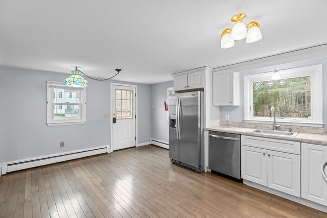 Photo - 323 Flagg St