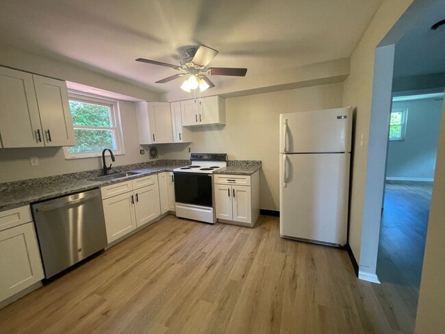 Photo - 112 Woodlawn Ave Unit Apt 1