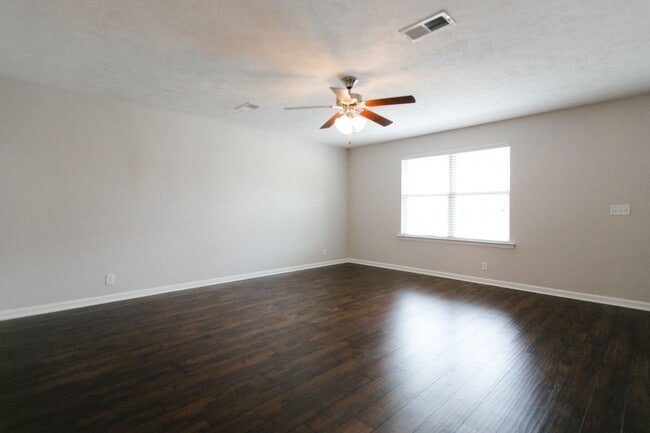 Photo - 924 Gamely Wy