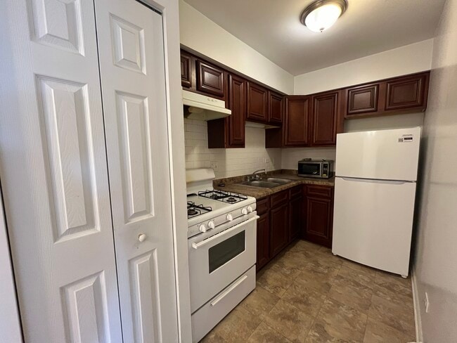 Photo - 736 W Buena Ave Unit 202