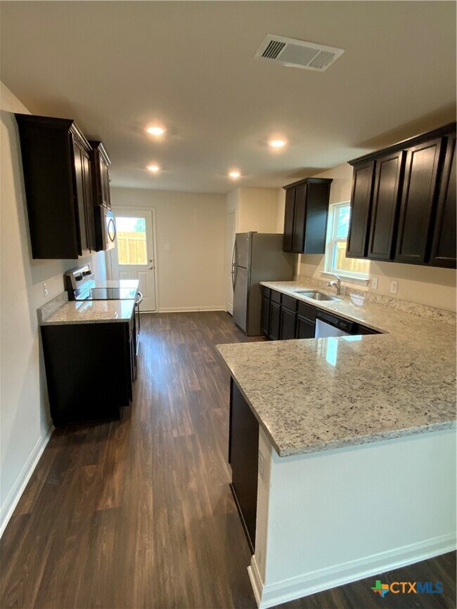 Photo - 208 Allington Cir