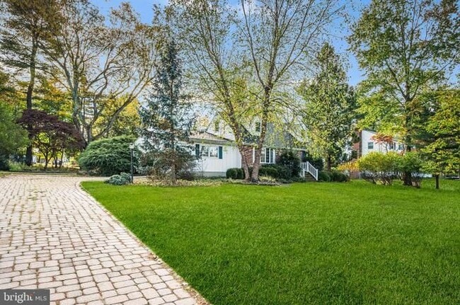 Building Photo - 13 Lopatcong Dr
