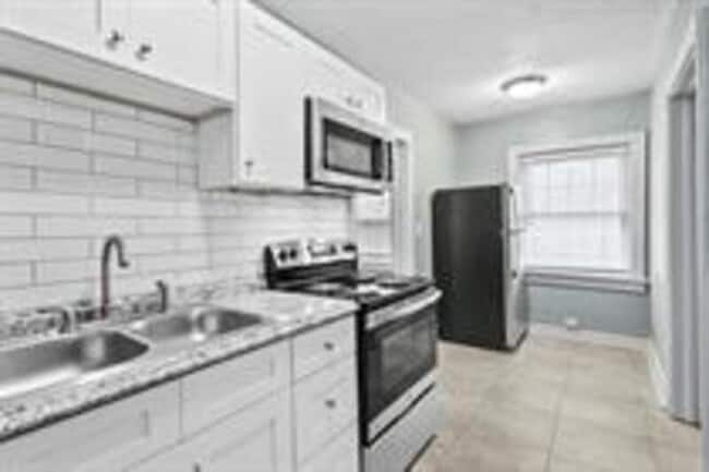 Photo - 4545 Main St