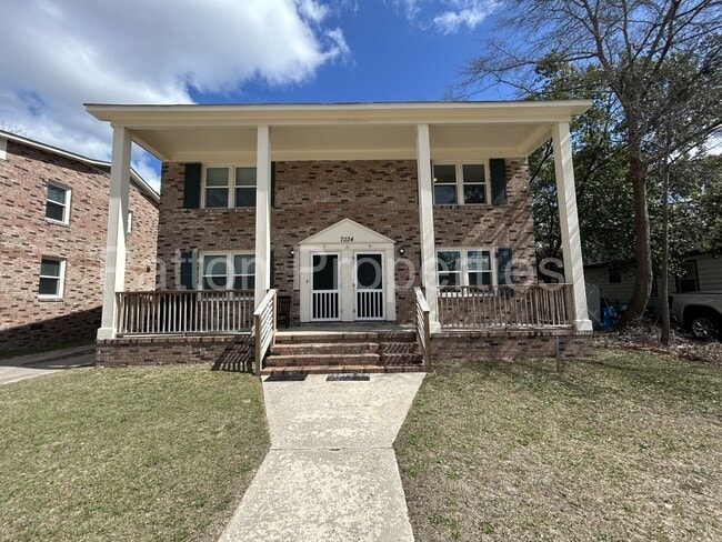 Building Photo - 7034 Fairmont Rd Unit B