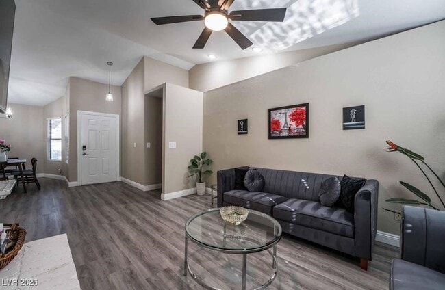 Photo - 8233 Ducharme Ave