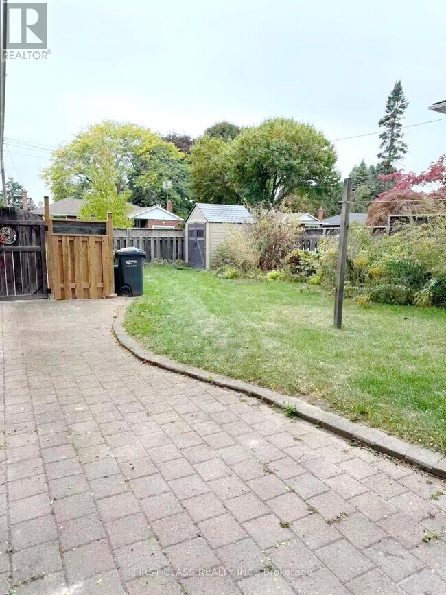 Photo - 741 Proctor Rd