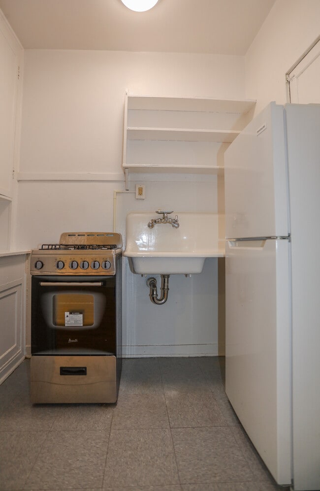 Building Photo - 5720 S Blackstone Ave Unit #108 Rental