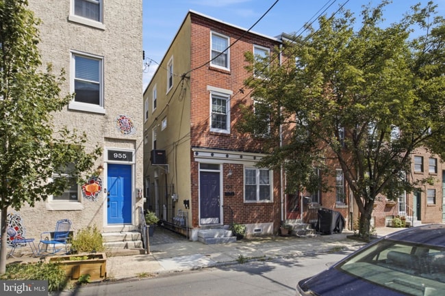 Building Photo - 953 N Randolph St Unit 2R