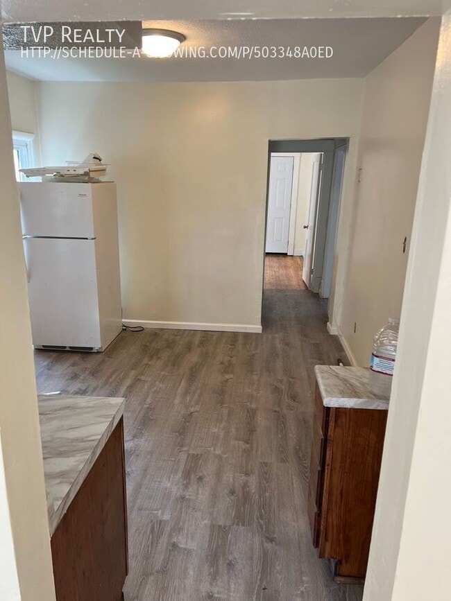 Photo - 1174 W 8th St