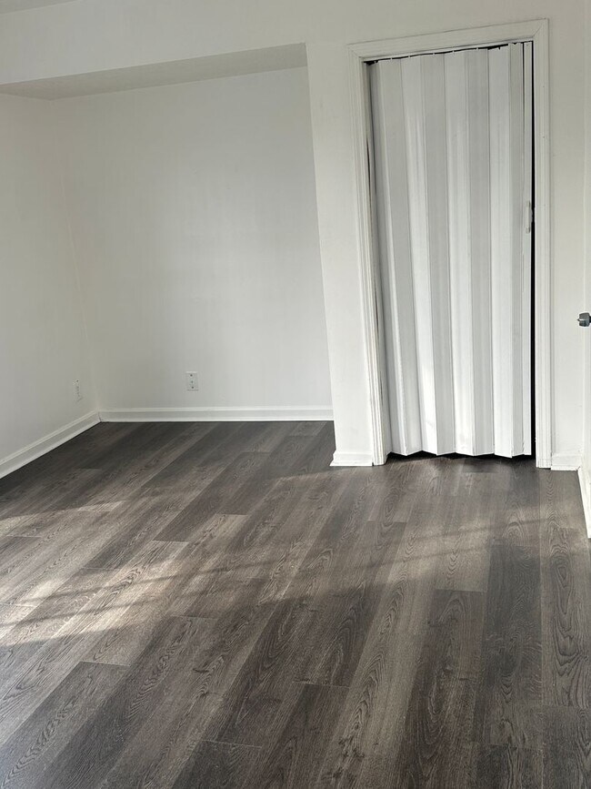 Photo - 5 Bed / 1.5 Bath