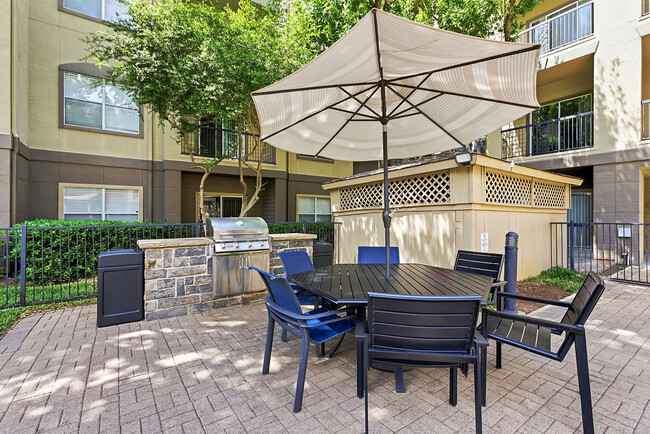 Inwood on the Park apartments — community photo - Inwood on the Park