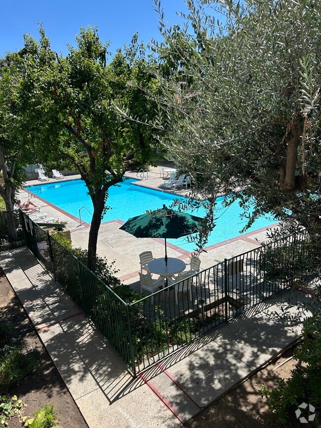 Building Photo - 5460 White Oak Ave Unit J203 Rental