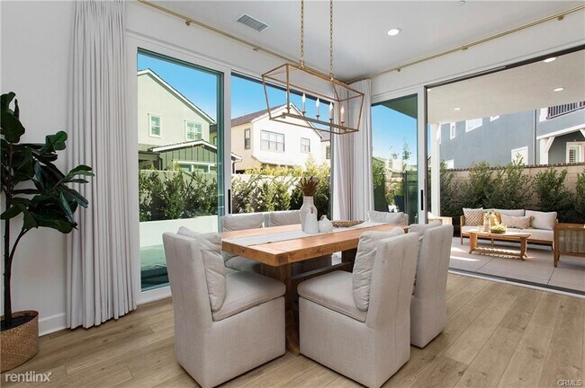 Photo - 4 br, 3.5 bath House - 142 Spur St