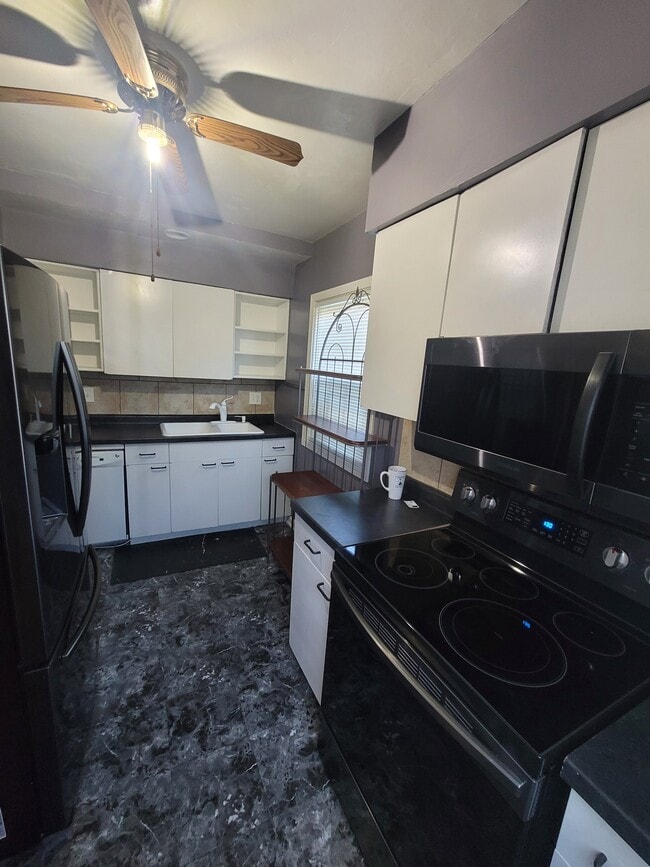 Building Photo - 531 Marshall St Rental