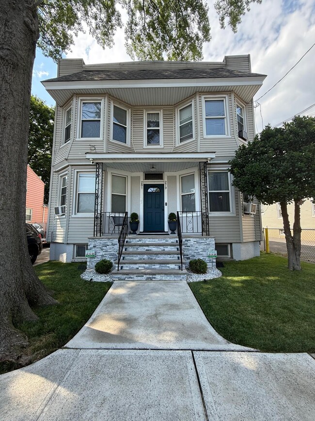 281 Hollywood Ave Unit 2L