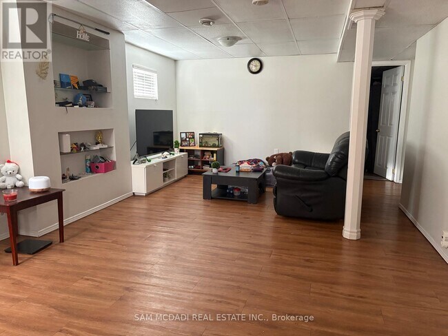 Photo - 87 Rundle Crescent