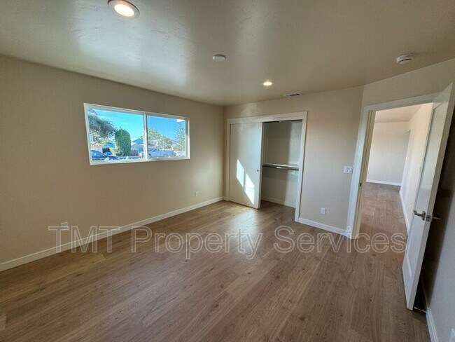 Photo - 1339 Newport Ave