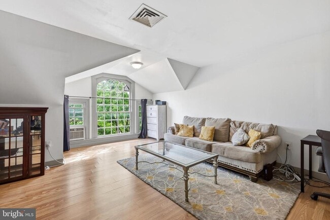 Photo - 202 N 17th St