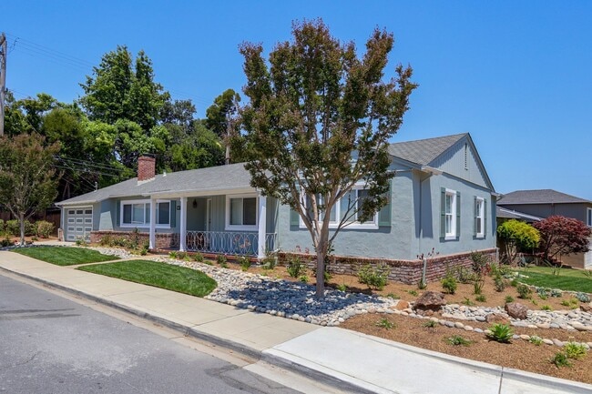 4 Bed / 3 Bath Burlingame home near excell... - 4 Bed / 3 Bath Burlingame home near excell...