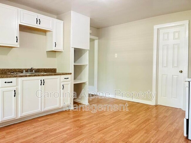 Photo - 407 Digh St