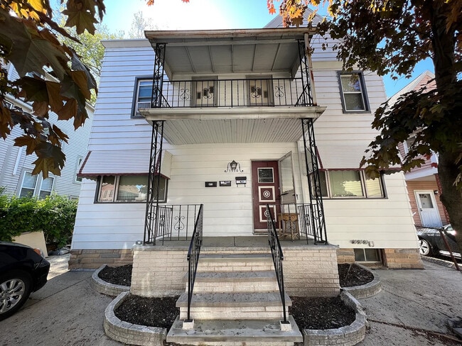 Outside - 1910 Coltman Rd Unit 3