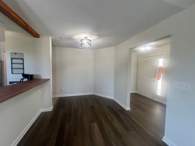 Photo - RENT SPECIAL! Freshly Painted! New Luxury ...