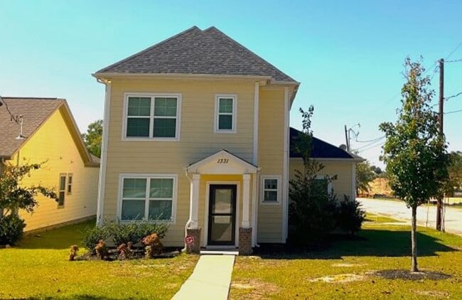 Building Photo - Beautiful 4bed/2.5bath in Hampton Place