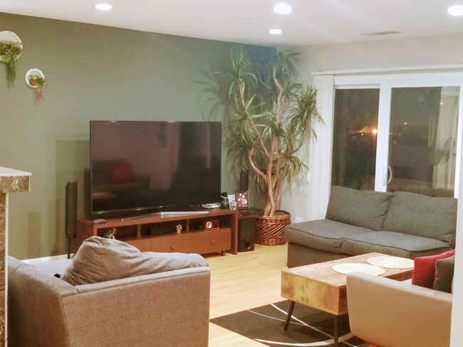 Photo - 735 Plum Tree Ct Unit A2