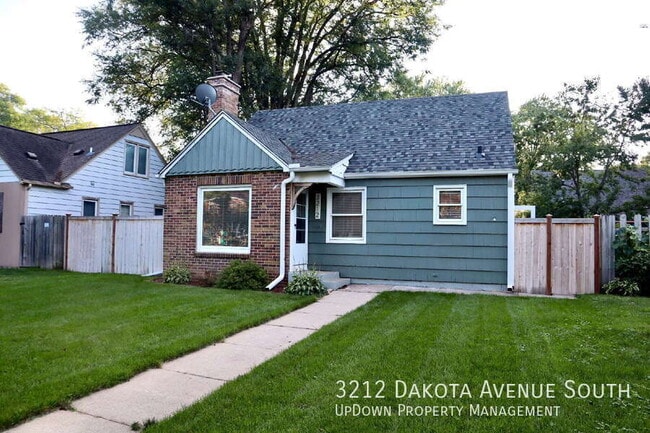 Building Photo - 3212 Dakota Ave S