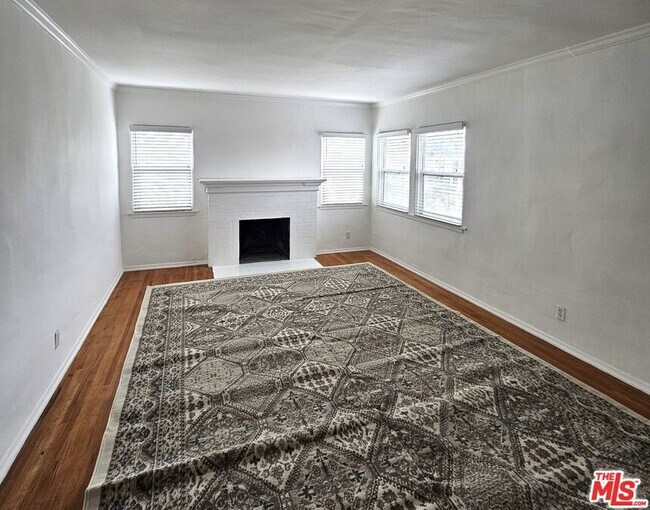 10556-10558 Santa Monica/1808-1810 Westholme