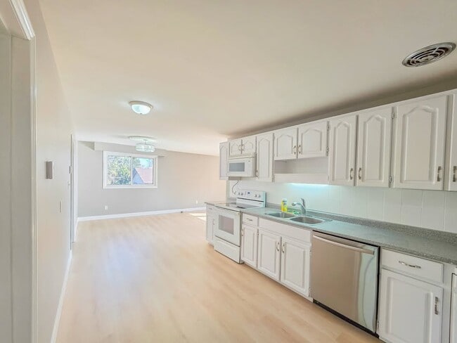 Photo - Bright & Spacious Upper Level (3 Bed, 1 Bath) Unit UPPER