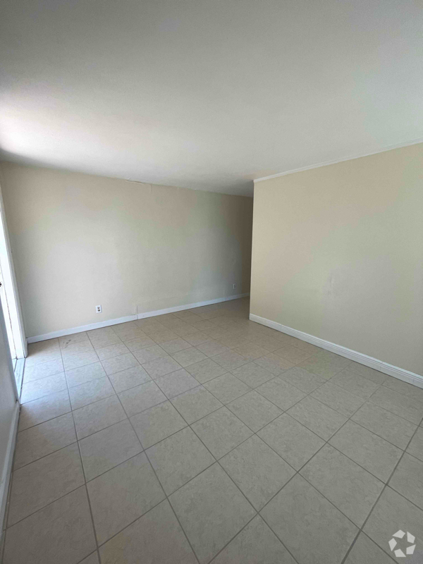 Building Photo - 1580 Citation Dr Unit B Rental
