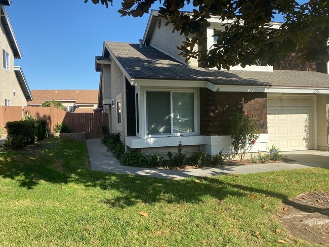 Building Photo - Two-Story 3 Bed, 2 Bath Townhome with Garage