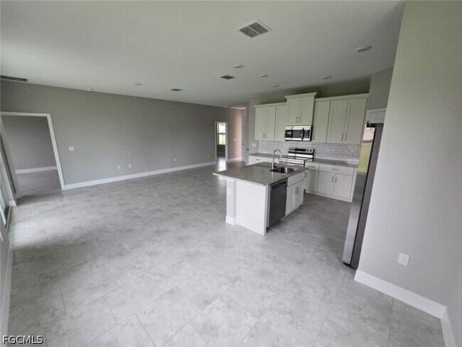 Photo - 3207 68th St W
