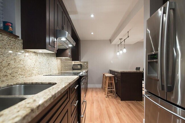 Photo - 440 Newlands Rd Unit 1