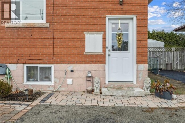Photo - 9 Grenadier Dr