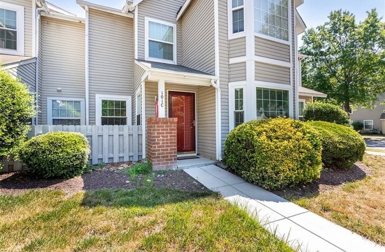 Spacious Room Rental in Williamsburg - Spacious Room Rental in Williamsburg