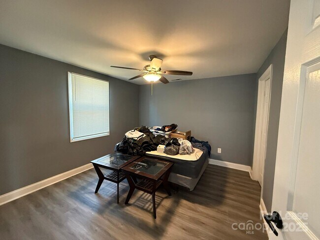 Photo - 3216 Boyd St