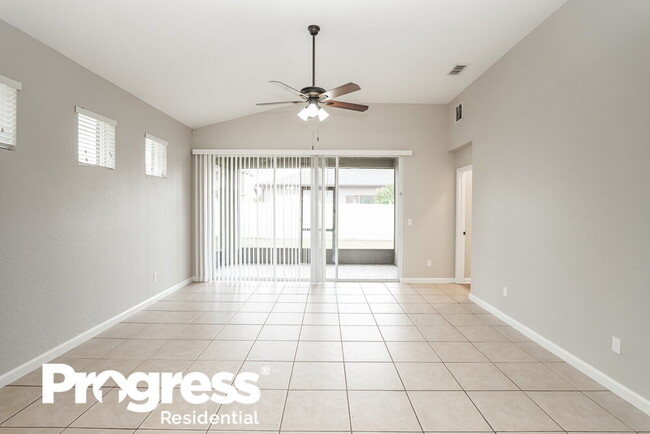 Photo - 2279 Meadow Oak Cir