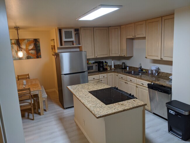 kitchen - 1001 Pine St Unit 402