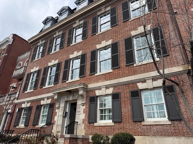 Photo - 2125 S St NW Unidad # PH2