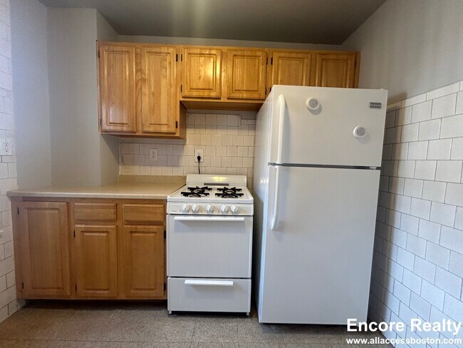 Photo - 376 Riverway Unidad 17